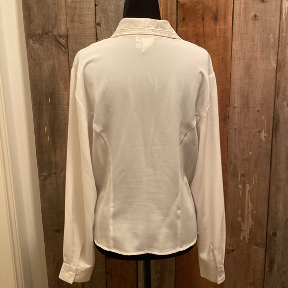 Vintage petite golden thread embroidery design long sleeve blouse - Picture 7 of 13